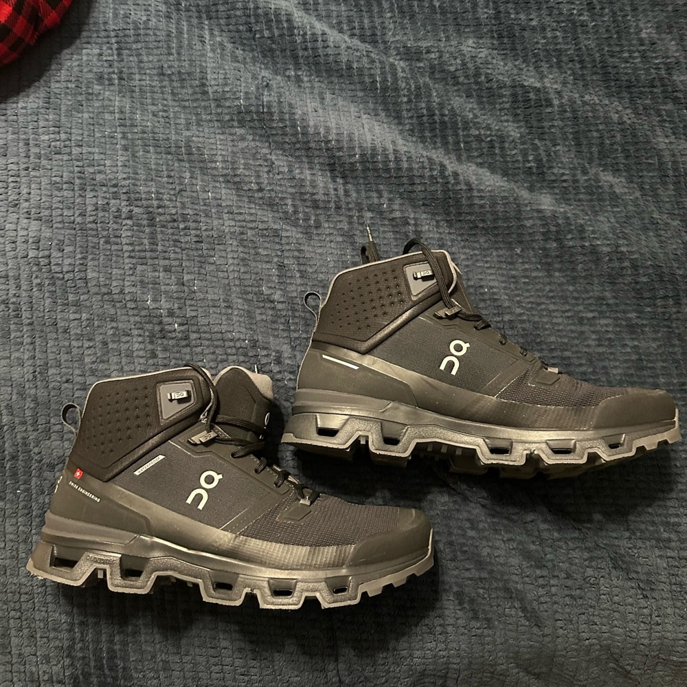 On Running Men's Black Athletic Shoes. Size 12
